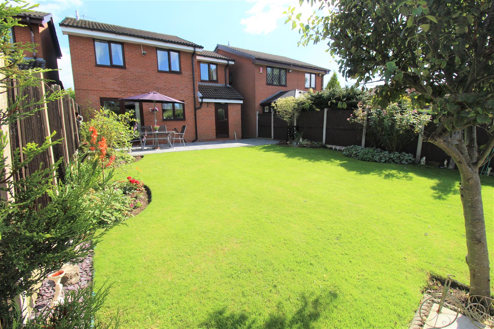 Powderham Close, Packmoor, Stoke-On-Trent